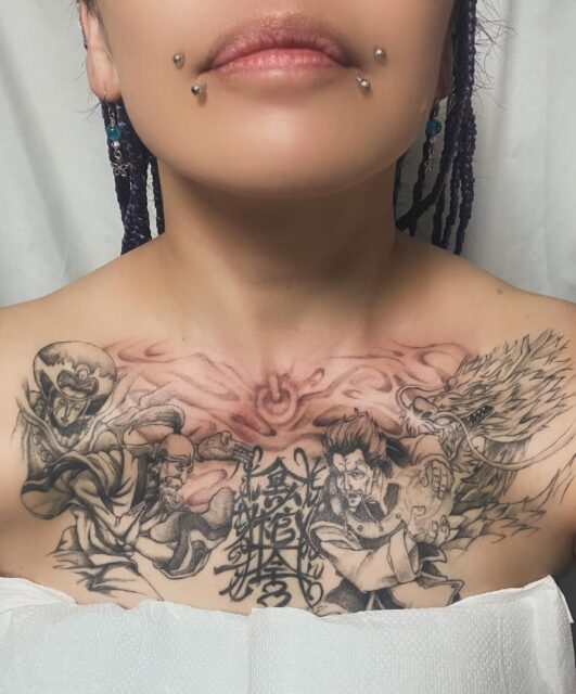 胸上 ここまで埋まって来た！背景フリーハンド😳😳😳
才能しかない、ほんとに…
スイッチマークインプラントが思ったより浮き上がらなかったからタトゥーで浮き出てるようにして貰ったよｯｯ
少し斜めになって仕上がったけど、
これも個性って事でね🤣🤣🤣いつもありがとう！！
@__k.a.n.x.x.x
@_kanseink#タトゥー
#tattoo
#ハンターハンター
#HUNTER × HUNTER
#アニメタトゥー
#ヲタトゥー
#胸上
#インプラント
#身体改造
#自分らしく
#インディバ
#セラピスト
#蕨駅
#DTケア
#美容整形